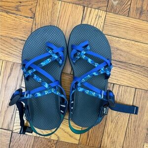 Women’s 6 WIDE Chaco Blue Strappy Sandals